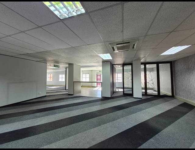 382M² OFFICE TO LET IN HYDE PARK